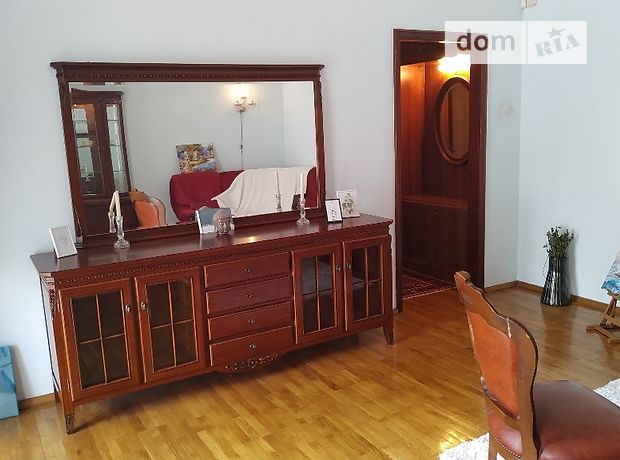 Rent an apartment in Kyiv on the Lvivska square per 27708 uah. 