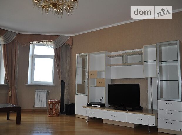 Зняти квартиру в Києві на Контрактова площа за 25000 грн. 