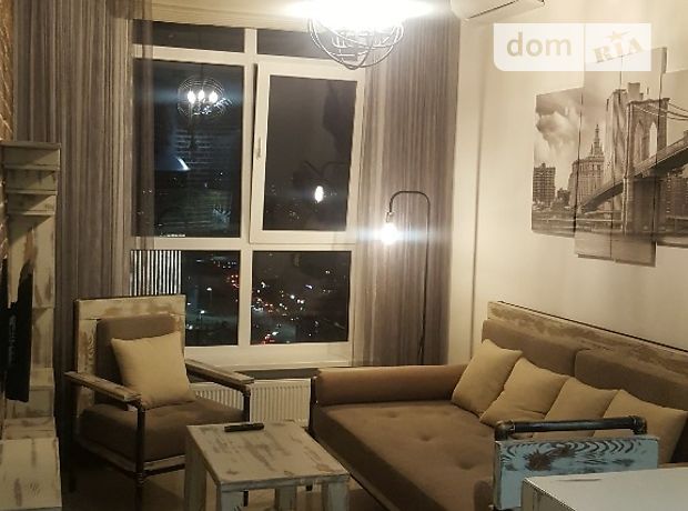 Rent an apartment in Kyiv on the St. Zhylianska per 30000 uah. 