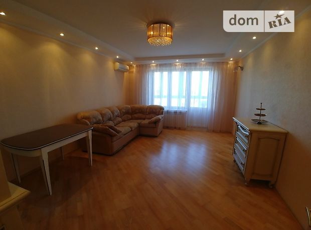 Rent an apartment in Kyiv on the St. Panasa Myrnoho 28А per 30151 uah. 