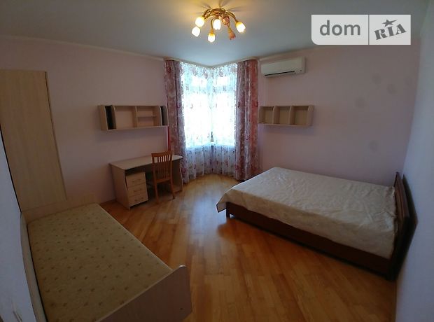 Rent an apartment in Kyiv on the St. Panasa Myrnoho 28А per 30151 uah. 