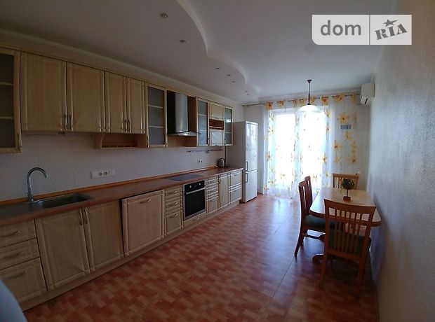Rent an apartment in Kyiv on the St. Panasa Myrnoho 28А per 30151 uah. 