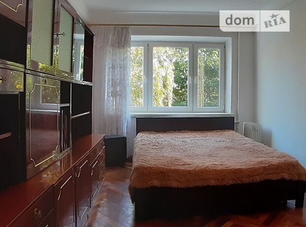 Rent an apartment in Kyiv on the St. Volhohradska per 10000 uah. 
