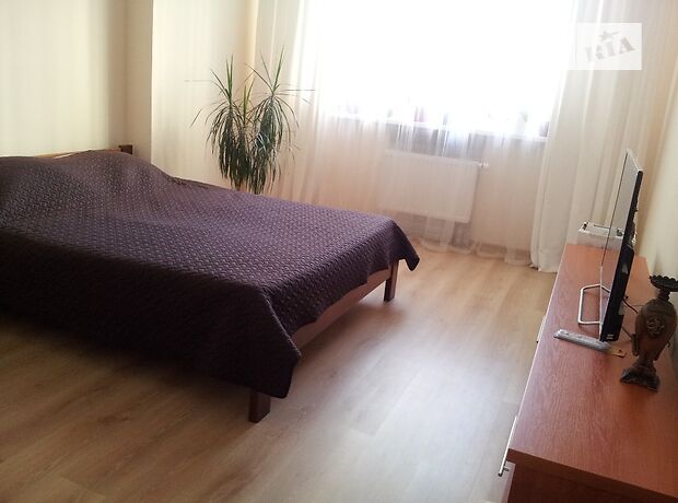 Rent an apartment in Kyiv on the St. Viliamsa Akademika per 20000 uah. 