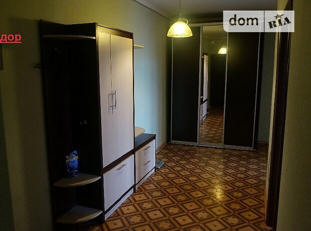 Rent an apartment in Kyiv on the St. Sribnokilska 22 per 18000 uah. 