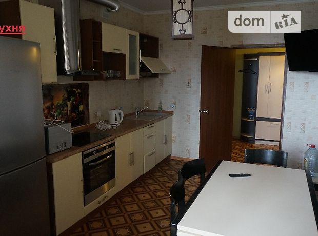 Rent an apartment in Kyiv on the St. Sribnokilska 22 per 18000 uah. 