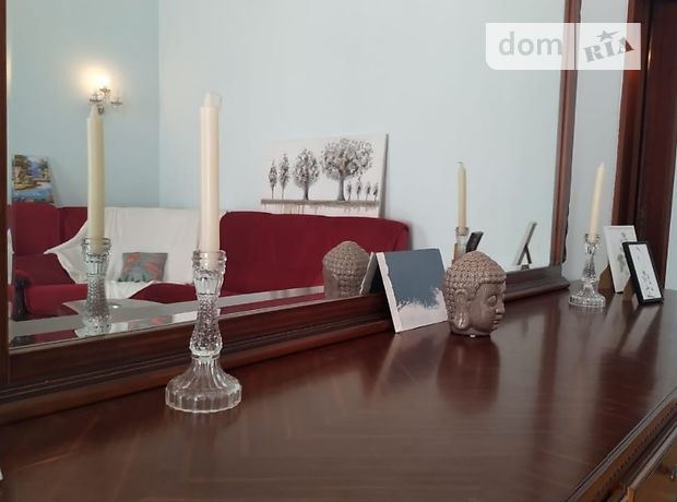 Rent an apartment in Kyiv on the Lvivska square per 26000 uah. 