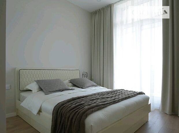 Rent daily an apartment in Kyiv on the St. Kudri Ivana 7 per 600 uah. 
