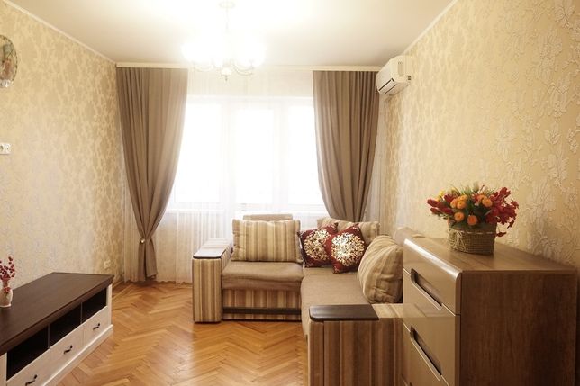 Rent daily an apartment in Kharkiv on the St. Velyka Honcharivska per 650 uah. 