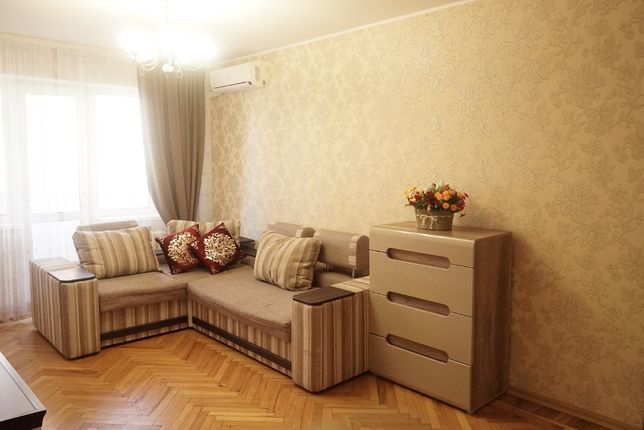 Rent daily an apartment in Kharkiv on the St. Velyka Honcharivska per 650 uah. 