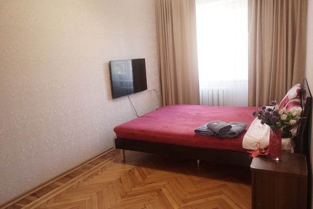 Rent daily an apartment in Kharkiv on the St. Velyka Honcharivska per 650 uah. 