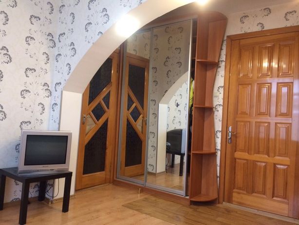 Зняти подобово квартиру в Запоріжжі в Дніпровському районі за 399 грн. 
