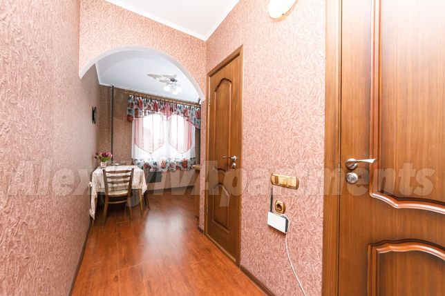 Снять посуточно квартиру в Киеве на ул. Ахматовой Анны 14Б за 950 грн. 