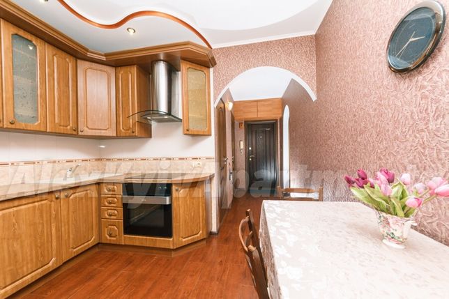 Зняти подобово квартиру в Києві на вул. Ахматової Анни 14Б за 950 грн. 
