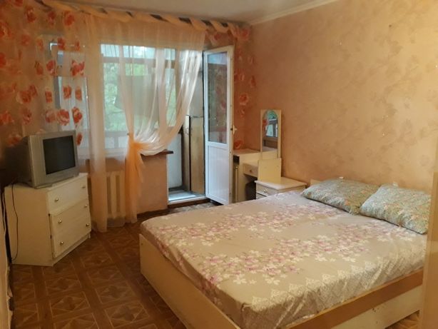Rent daily an apartment in Odesa on the St. Varnenska per 300 uah. 