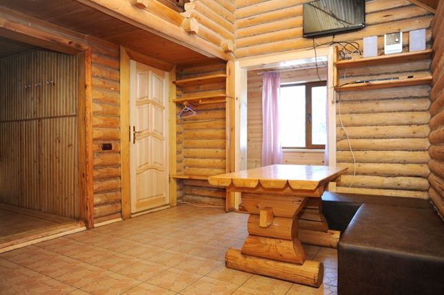 Зняти подобово будинок в Києві в Деснянському районі за 4000 грн. 