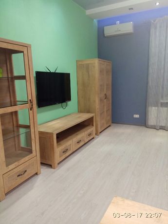 Rent daily an apartment in Kharkiv on the Avenue Haharina per 780 uah. 