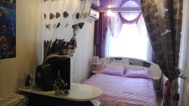 Rent daily a room in Odesa on the St. Derybasivska per 400 uah. 