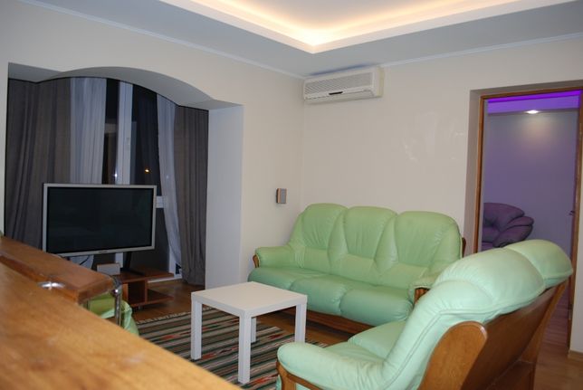 Rent an apartment in Kyiv on the Avenue Peremohy 10 per 25000 uah. 