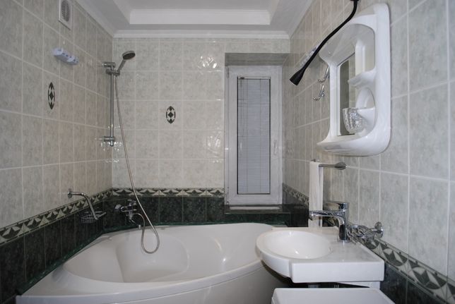 Rent an apartment in Kyiv on the Avenue Peremohy 10 per 25000 uah. 