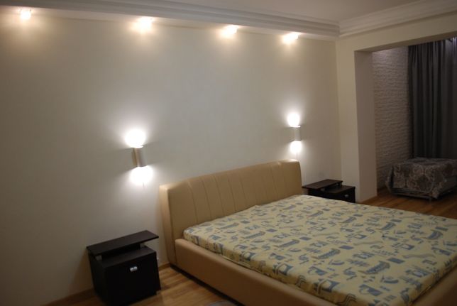 Rent an apartment in Kyiv on the Avenue Peremohy 10 per 25000 uah. 