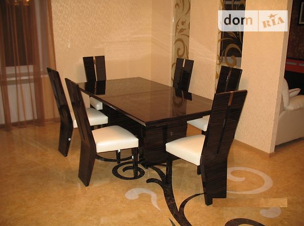 Rent an apartment in Cherkasy on the lane Dniprovskyi per 24752 uah. 