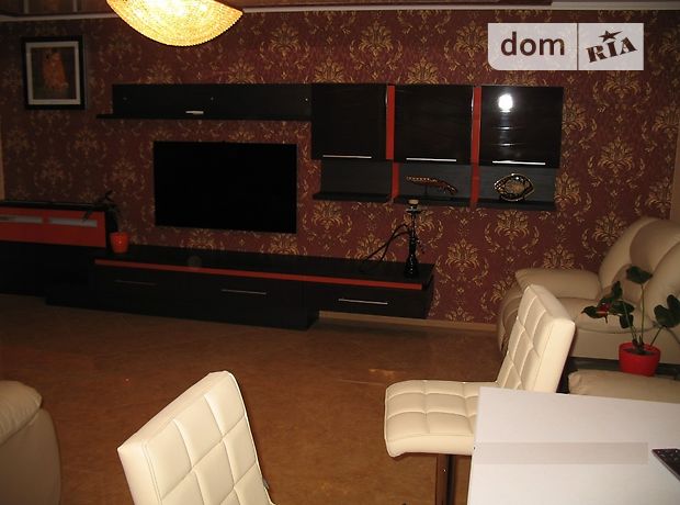 Rent an apartment in Cherkasy on the lane Dniprovskyi per 24752 uah. 