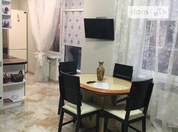 Rent an apartment in Kyiv on the St. Hoholivska per 23515 uah. 