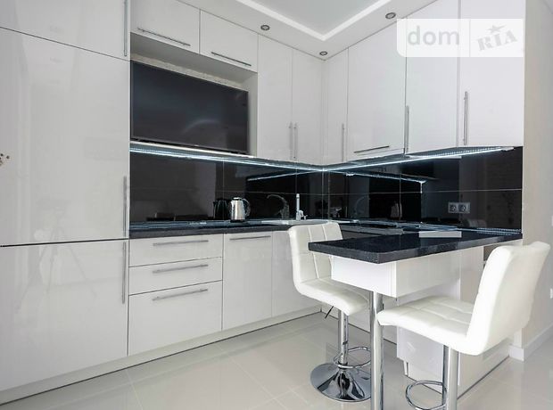 Rent daily an apartment in Kyiv on the St. Predslavynska per 1250 uah. 