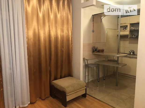 Rent daily an apartment in Lviv on the Avenue V‘iacheslava Chornovola per 600 uah. 