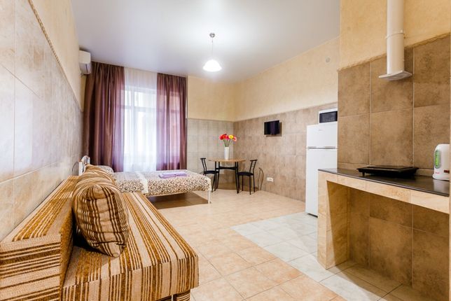 Rent daily an apartment in Kyiv on the Lesi Ukrainky square 36 per 600 uah. 