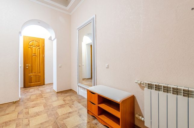 Rent daily an apartment in Kyiv on the St. Tolstoho (Bortnychi) per 1300 uah. 