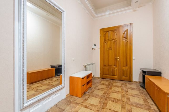 Rent daily an apartment in Kyiv on the St. Tolstoho (Bortnychi) per 1300 uah. 