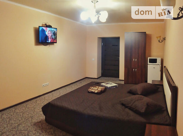 Rent daily a house in Khmelnytskyi on the St. Skhidna per 3000 uah. 