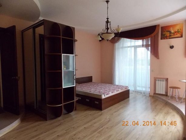 Снять посуточно квартиру в Киеве на Соломенская площадь 8/20 за 600 грн. 