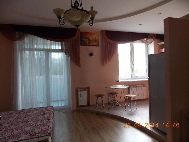 Rent daily an apartment in Kyiv on the Solomianska square 8/20 per 600 uah. 