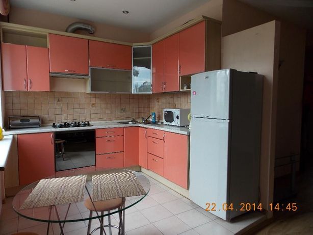 Rent daily an apartment in Kyiv on the Solomianska square 8/20 per 600 uah. 
