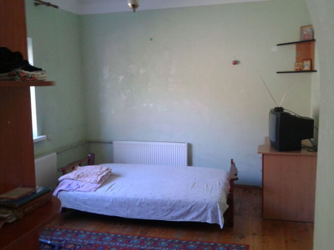 Rent a house in Kyiv in Sviatoshynskyi district per 4300 uah. 