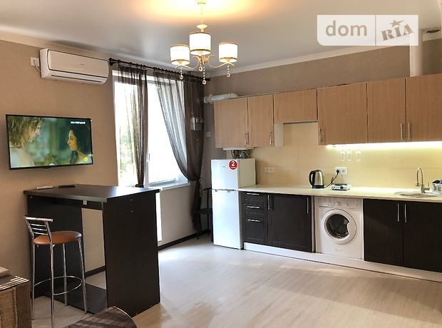 Rent daily an apartment in Odesa on the St. Chervona per 600 uah. 