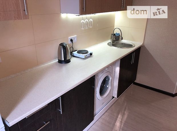 Rent daily an apartment in Odesa on the St. Chervona per 600 uah. 