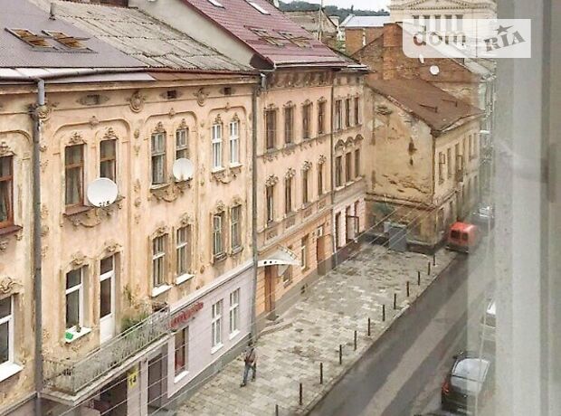 Rent daily an apartment in Lviv on the Rynok square 15 per 600 uah. 