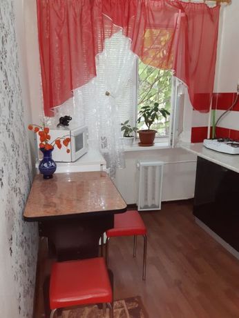 Rent daily an apartment in Kryvyi Rih on the St. Kosmonavtiv per 250 uah. 