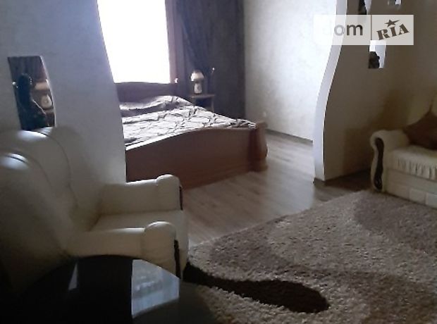 Rent daily an apartment in Khmelnytskyi on the St. Zarichanska 3/2Б per 700 uah. 