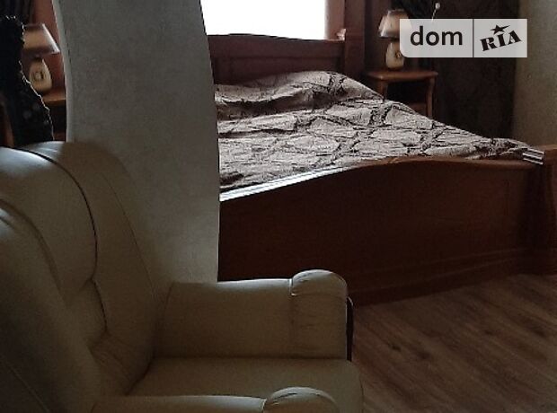 Rent daily an apartment in Khmelnytskyi on the St. Zarichanska 3/2Б per 700 uah. 