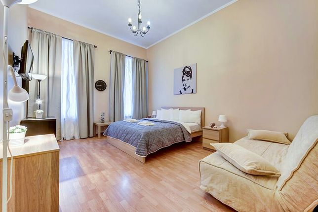 Rent daily an apartment in Kharkiv on the St. Pushkinska 2 per 1000 uah. 