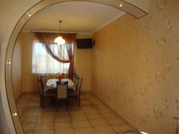 Зняти подобово будинок в Києві на вул. Герцена 320 за 7000 грн. 