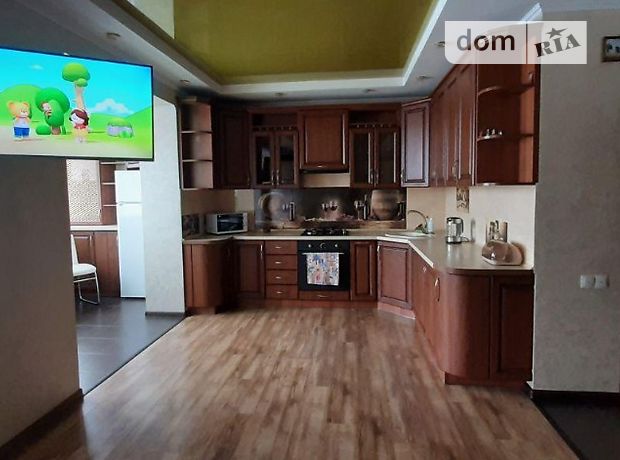 Rent daily an apartment in Khmelnytskyi on the St. Zarichanska 3/2Б per 600 uah. 