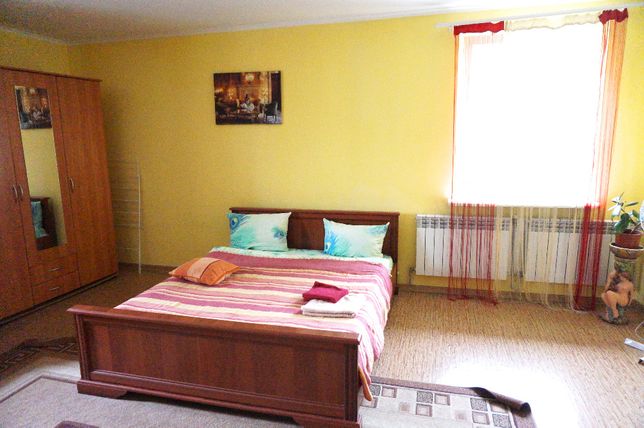 Rent daily an apartment in Chernivtsi on the Soborna square per 400 uah. 