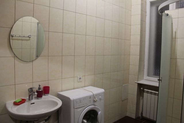 Rent daily an apartment in Mukachevo on the Kyryla i Mefodiia square per 700 uah. 