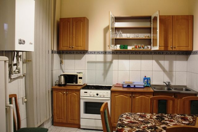 Rent daily an apartment in Mukachevo on the Kyryla i Mefodiia square per 800 uah. 